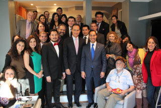 Julian Castro, then mayor of San Antonio, in blue tie, meets in 2013 with the Washington, D.C., chapter of the National Association of Hispanic Journalists. (Credit: Franklin Garcia)